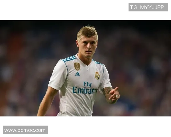 足球明星携虎头造型亮相引发热议谁是这位风格独特的球星