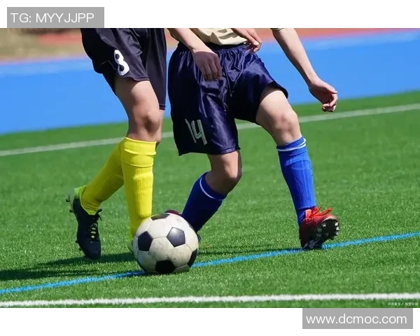 足球明星穿球鞋的独特风格与技巧解析 足球明星穿球鞋的独特风格与技巧解析